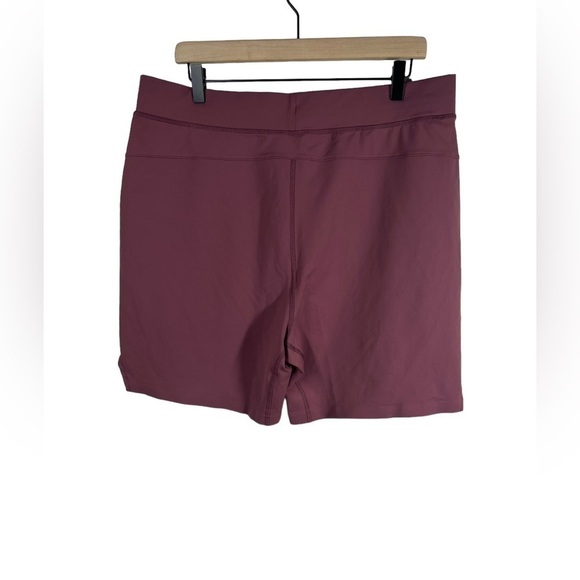 NWT ALPHALETE Trace Shorts - Picture 3 of 6